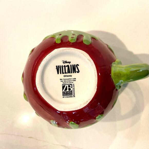 Disney Villains Snow White Poison Apple Iridescent Ceramic Mug Halloween NEW - Picture 2 of 8